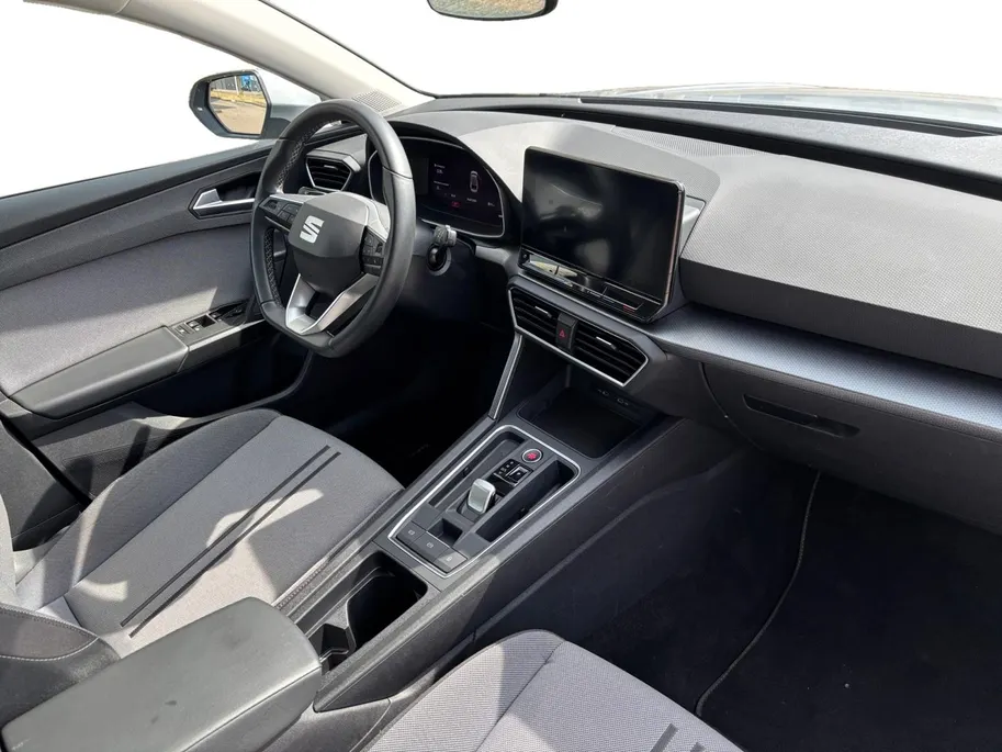 SEAT Leon Sportstourer 1.0 eTSI Style Business Intense | Metallic lak| Navigatie| Digitale cockpit| Parkeer sensoren V/A| Camera| Stuur verwarming| Keyless start| Zeer nette auto