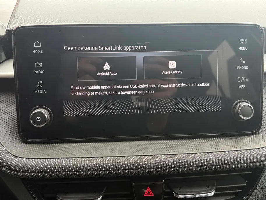 Škoda Fabia 1.0 TSI Selection 116PK AUTOMAAT | Lichtmetalen velgen| Parkeer sensoren| Climate Control| Stuur verwarming| Stoel verwarming| Apple Carplay & Android Auto