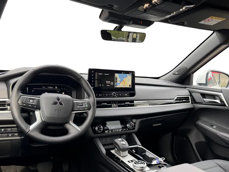 Mitsubishi Outlander 2.4 PHEV Intense + | Modeljaar 2026 | 6000 EURO Korting | Direct leverbaar | Rondom camera | Stoel stuur verwarming |