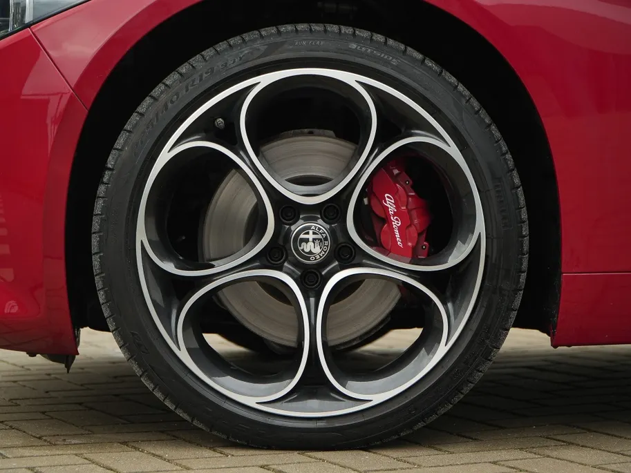 Alfa Romeo Giulia 2.0 Turbo 280 PK Competizione Q4 AWD | Harman | Veloce | 19' VERKOCHT