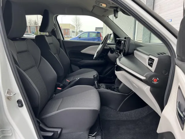 Suzuki Swift 1.2 Select Smart Hybrid | Demonstratievoertuig | Apple Carplay & Android Auto | 16' LM Velgen | Airco | Adaptieve Cruise Control