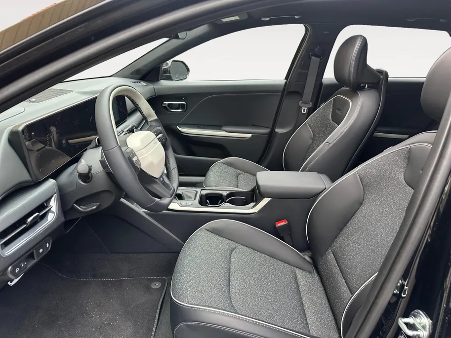 Kia K4 1.0 T-GDi MHEV GT-Line Launch Edition (pano) Dodehoekassistentie | Kruisend verkeersassistentie achter | Uitstapwaarschuwing | Stoel + stuurwielverwarming