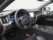 Volvo XC60 2.0 T8 Plug-in hybrid AWD Ultimate Black Edition | Trekhaak elektr. | Luchtvering | Schuifdak | Leer | Geheugenstoelen | B&W audio | Stoelventilatie | Winterset | Zeer nette auto |