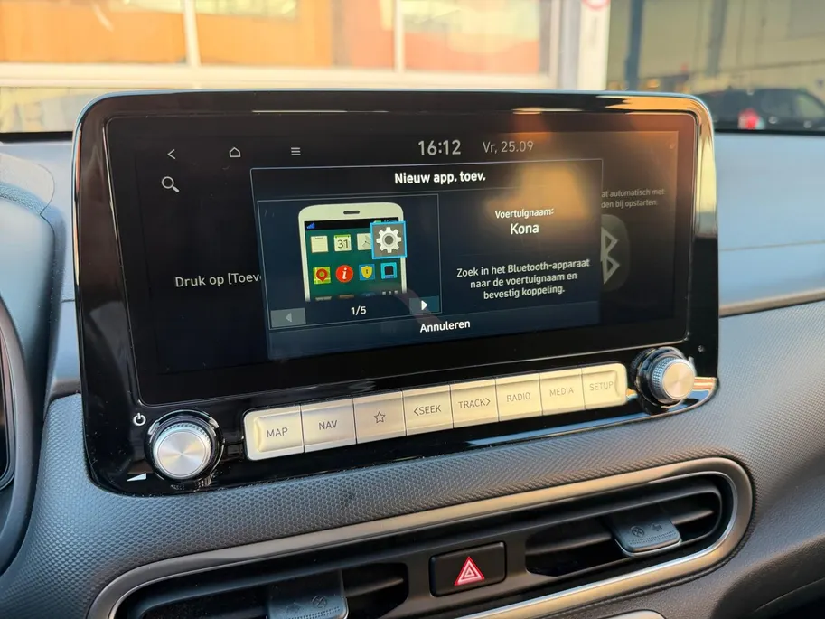 Hyundai Kona EV Comfort 64 kWh | Lichtmetalen velgen| Navigatie| Camera| Cruise Controle| Dealer onderhouden| Metalliclak