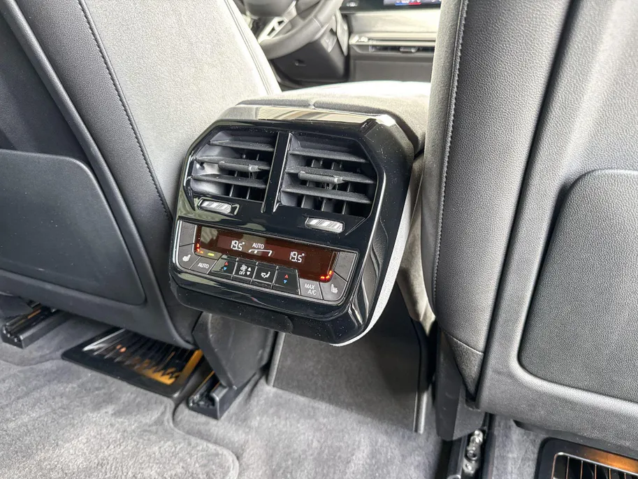 BMW iX xDrive M70 112 kWh