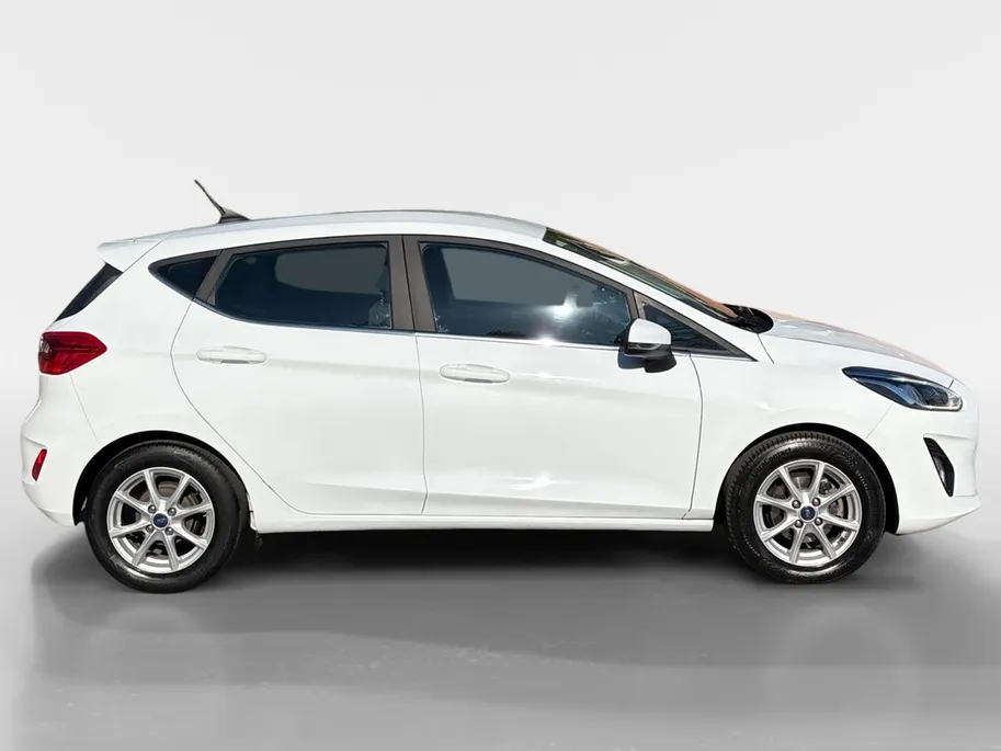 Ford Fiesta 1.0 EcoBoost Titanium | 1e Eigenaar | NL-Auto | Trekhaak | Climate Control | Parkeersensoren | Cruise Control | Lichtmetalen velgen |
