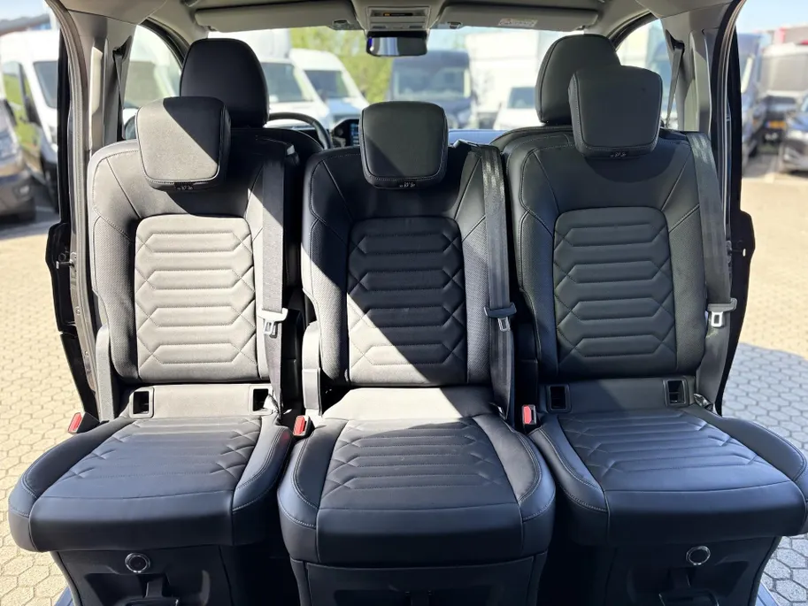 Ford Tourneo Custom E-Tourneo 340 L1H1 Titanium X 65 kWh | 8 persoons | PANORAMADAK | LUXURY PACK