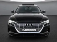 Audi e-tron 55 quattro edition 300kW/408PK 95 kWh · Panoramadak · Trekhaak · Stoelverwarming ·