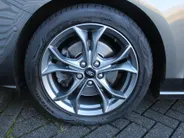 Ford Focus Wagon 1.0 EcoBoost ST Line Business | Stuur-/stoel-/voorruitverwarming | Camera | Clima | Draadloze telefoonlader | 17' LM | Navi |