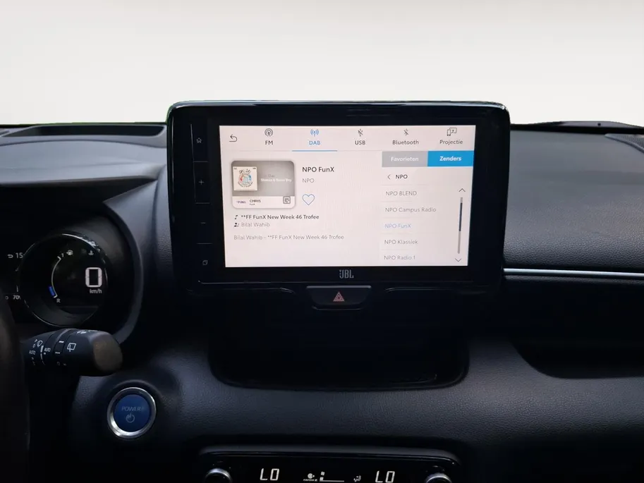 Toyota Yaris 1.5 Hybrid Executive | JBL AUDIO | GLAZEN DAK | HEAD UP DISPLAY | ZWARTE VELGEN | UNIEKE SAMENSTELLING |