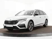 Škoda Octavia Combi 1.4 TSI RS iV PHEV 245pk DSG Business · Camera · Inklap. Trekhaak · Head-Up Display · Elek. Stoelen + Geheugen & Massage · Stuur- & Stoelverwarming ·