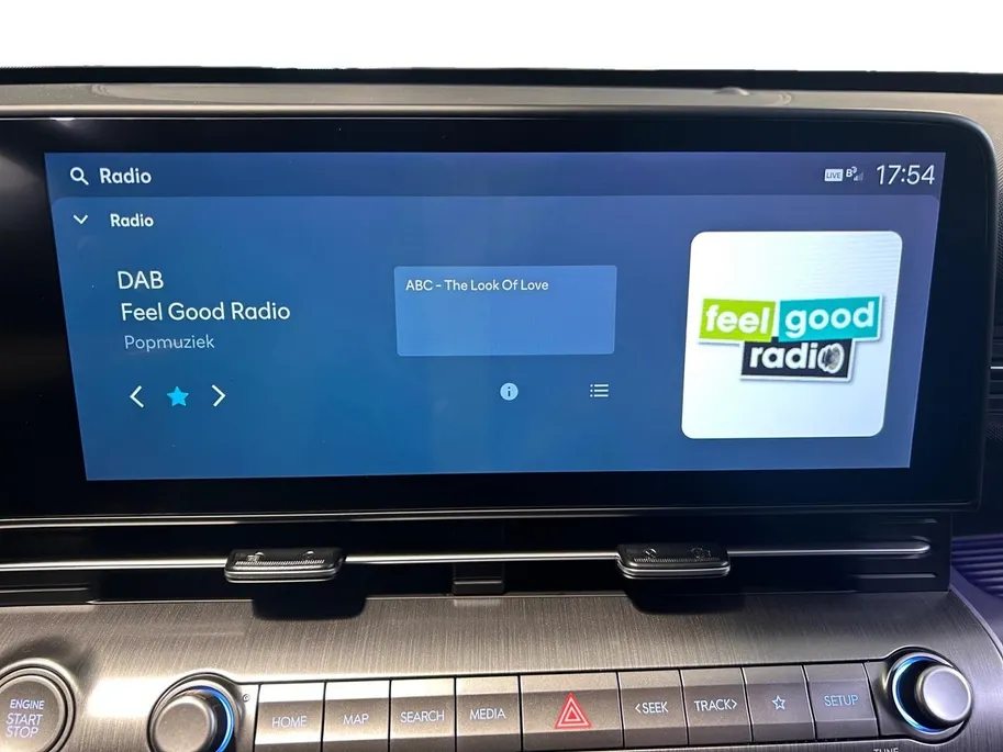 Hyundai Kona 1.6 GDI HEV Premium | Trekhaak Afn 13polig| Apple Carplay / Android Auto | Navigatiesysteem | Elektrisch Verstelbare Voorstoelen | Bestuurdersstoel + Geheugen | Parkeersensoren Voor + Achter | Camera Voor + Achter | Stoelverwarming + Stoelkoeling | Stuurv