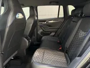 Volkswagen Tiguan 1.5 eTSI R-Line Business | Elektrisch wegklapbare trekhaak | Stoelmassage | Elektrisch bedienbare achterklep | Achteruitrijcamera | Parkeersensoren voor- en achter | Navi | Adaptive cruise control | Sportstoelen