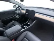 Tesla Model 3 Standard RWD Plus 60 kWh 87,8% SoH | 448Km Actieradius | Goed onderhouden! | Panoramadak | Elektr. Stoelen | Autopilot | 12 maanden garantie! |