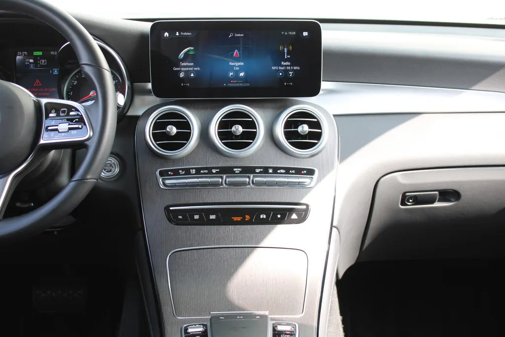 Mercedes-Benz GLC 300e 4MATIC | Plug-in | 320PK | Adap. Cruise | Rondom camera | 18' LM | Parkeerpakket |