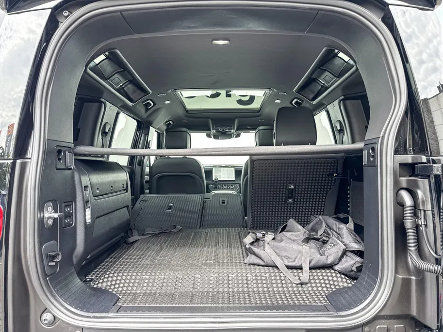 Land Rover Defender 110 2.0 P300e 110 X-Dynamic HSE