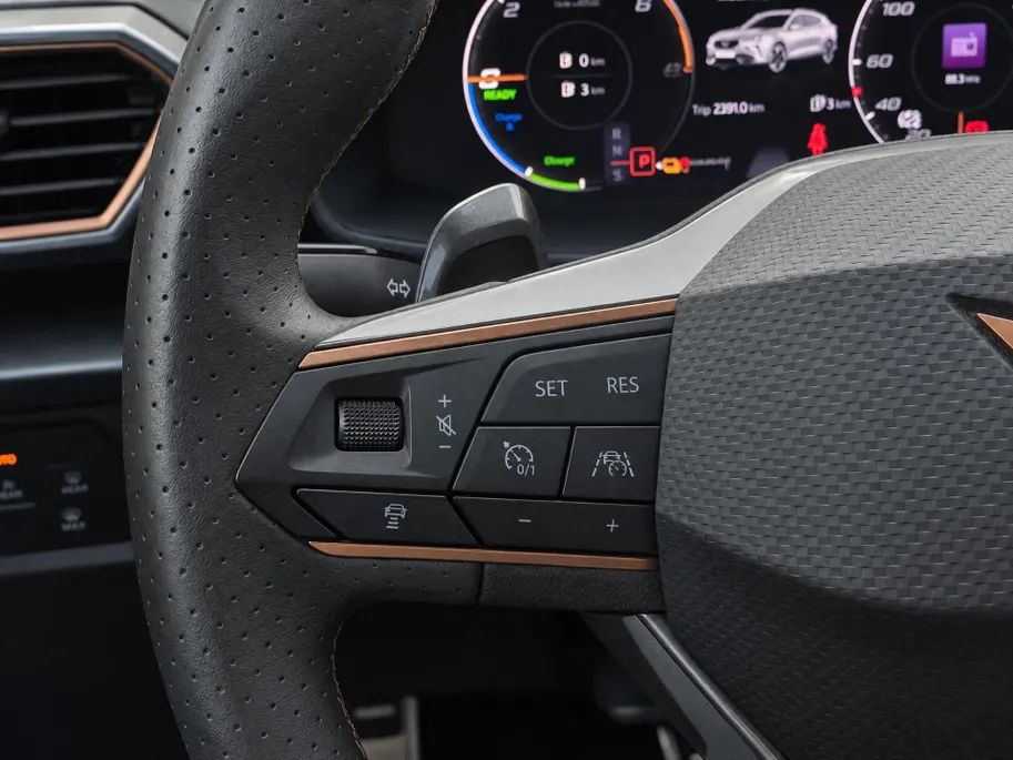 CUPRA Formentor 1.4 e-Hybrid VZ 245pk DSG Performance · Panoramadak · Inklap. Trekhaak · Camera · Keyless · Dodehoeksensor · Stuur- & Stoelverwarming ·