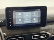 Dacia Sandero 90PK TCe Expression Automaat | Cruise Control | Parkeersensoren | Apple Carplay/Android Auto | Bluetooth | Armsteun | LED Koplampen | Licht & Regen Sensor |