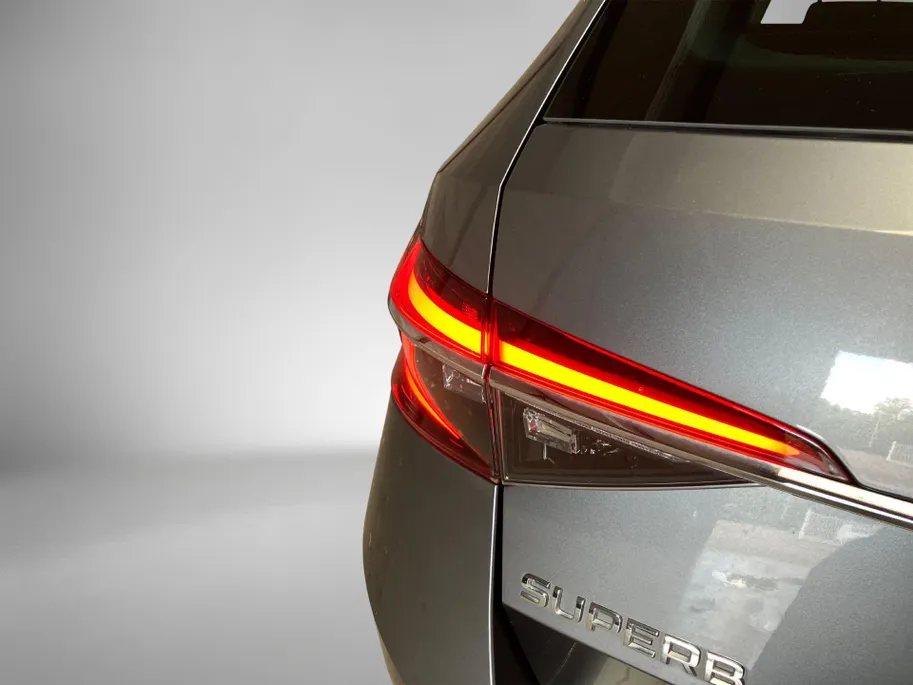 Škoda Superb 1.4TSIiV 160kW/218PK Laurin & Klement · Panoramadak · Leder · Navigatie · 360gr Camera · Apple/Android Car Play · Canton Audio ·