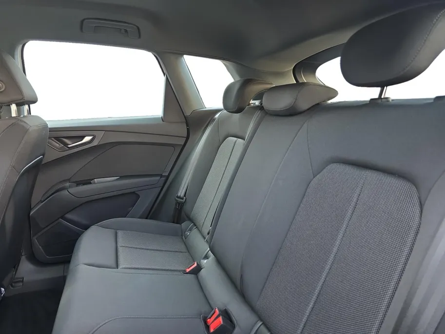 Audi Q4 e-tron 35 Launch edition Advanced 55 kWh | 1e Eigenaar | Dealer onderhouden | Android Auto/ Apple Carplay | Adaptieve Cruise Control | Dodehoekdetectie | Navigatie pack | 20'' velgen | 12 maanden garantie