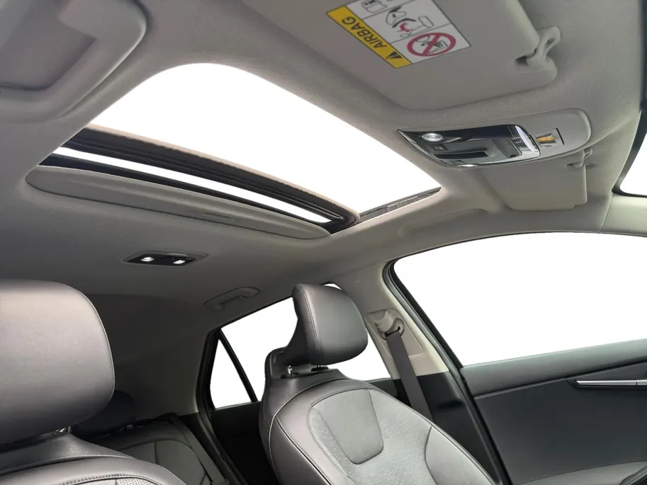 Kia Niro EV ExecutiveLine 64.8 kWh | Meest luxe uitvoering | Head up display | Stoelverwarming en ventilatie | Schuif/ Kantel dak | Cruise Control Adaptief | Carplay | Fabrieksgarantie t/m 4-2032 | NAP