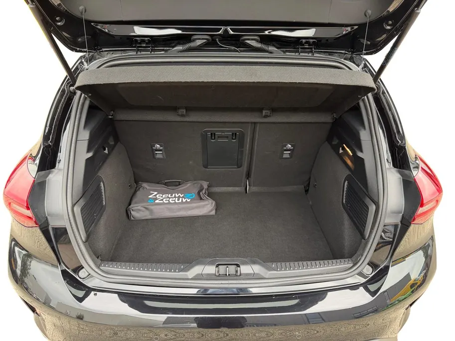 Ford Focus 1.0 EcoBoost Hybrid ST Line Style | Dealer onderhouden | NL auto | Winter pack | Cruise control | Parkeersensoren voor en achter | Achteruitrijcamera | Draadloos opladen mobiel | Apple carplay & Android auto | Keyless entry | Privacy glas | Bovag garantie