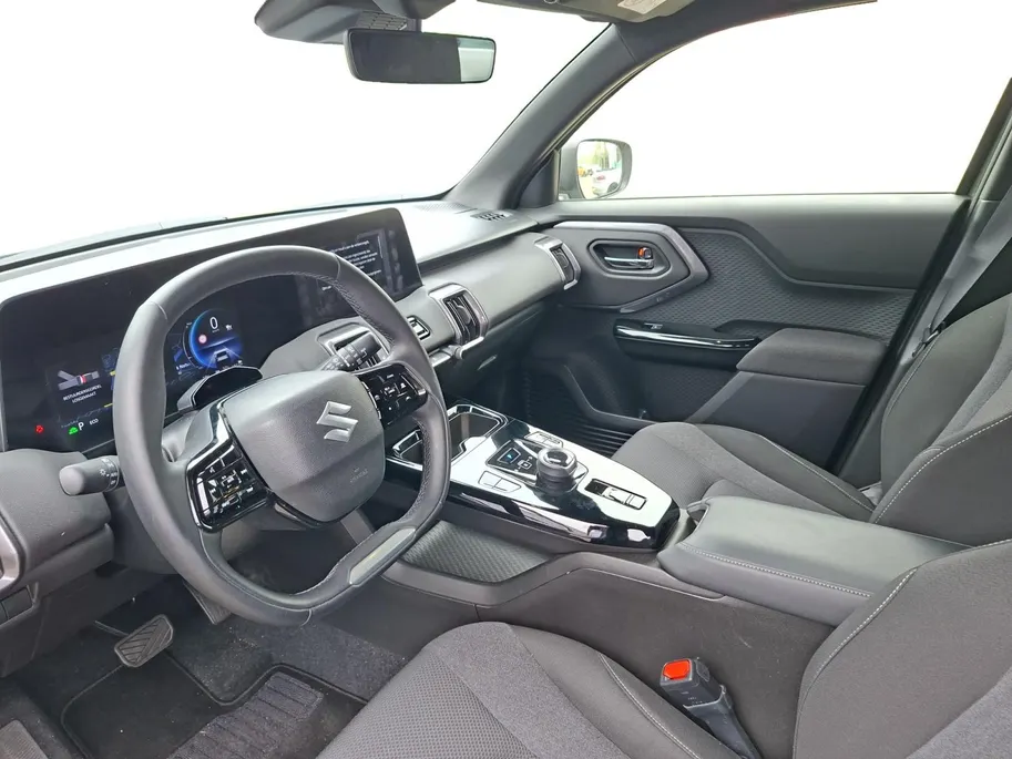 Suzuki e Vitara Select 61 kWh | Demo | Direct Rijden | Ook nieuw te bestellen | Stuur/Stoelverwaming | Camera | Navigatie | Apple Carplay | Android Auto |