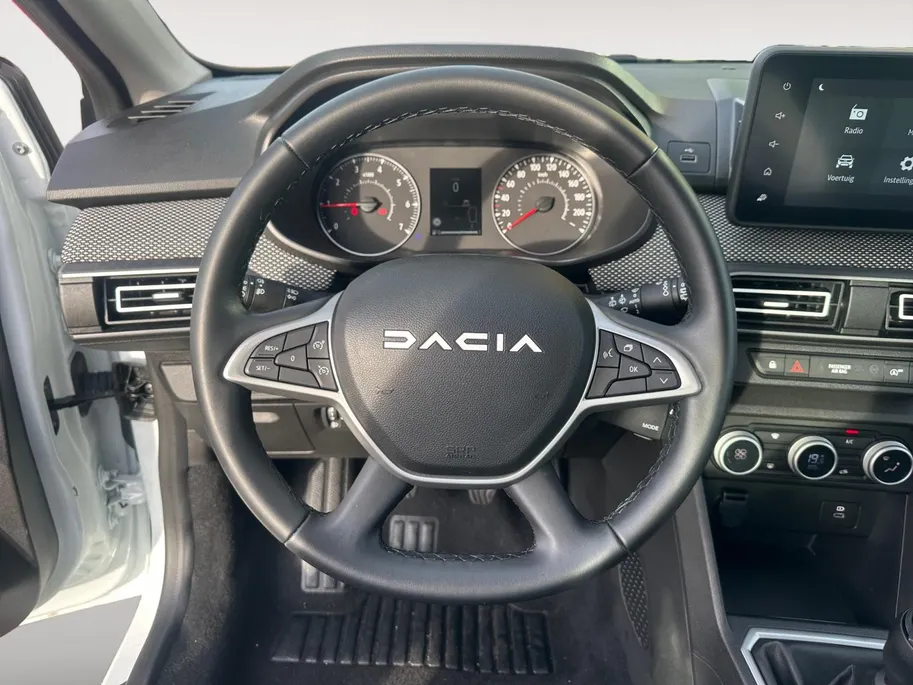 Dacia Sandero 90PK TCe Journey | Camera | Dode Hoek Detectie | Climate Control | Parkeersensoren | Apple CarPlay/Android Auto | Cruise Control | Full LED | 12 Maanden BOVAG Garantie