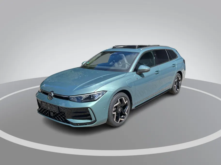 Volkswagen Passat Variant 1.5 eHybrid 272pk DSG R-Line Edition · Panoramadak · Inklap. Trekhaak · 360 Camera · Keyless · Matrix LED · Elek. Achterklep · Head-Up Display · Garantie t/m 13-11-2030 of 100.000km