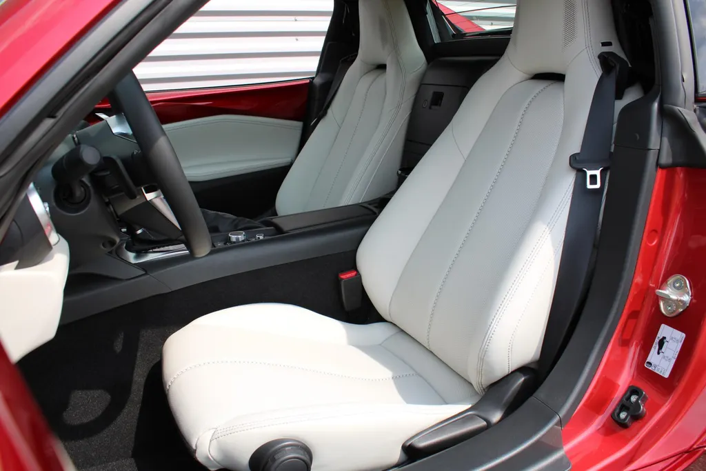Mazda MX-5 2.0 SkyActiv-G 6AT 184PK Kizuna | Automaat | Leder | CAmera | Bose Audio | Nu met extreem hoge korting! |