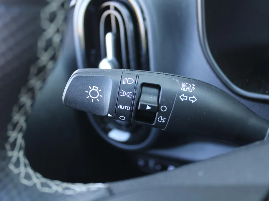 Kia Picanto 1.0 DPI GT-Line | Stuur-/stoelverwarming | Schuifdak | Camera | Dodehoek detectie | Telefoonlader | Clima | Navi | 16' LM | LED | Cruise |