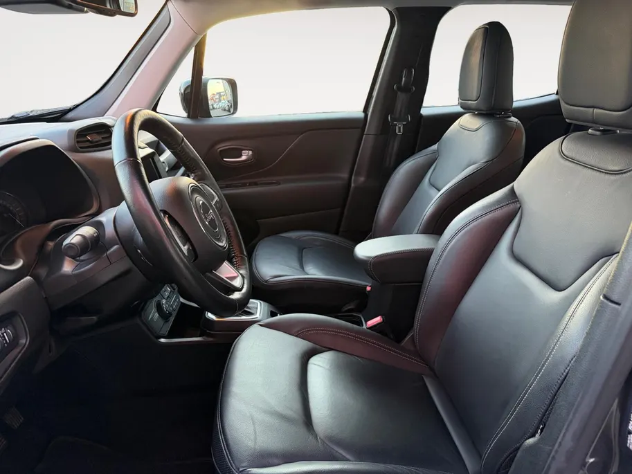 Jeep Renegade 1.5T e-Hybrid S 190PK AUTOMAAT | Black line| Lichtmetalen velgen| Parkeer sensoren V/A| Navigatie| Camera| Climate Control| 4WD drive| Leer| elec. stoel| Reservewiel|