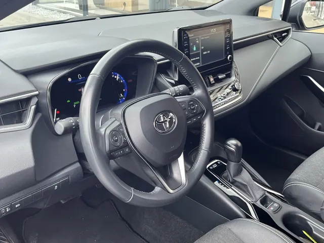 Toyota Corolla Touring Sports 1.8 Hybrid Dynamic | Trekhaak | Nieuwe All Seasons