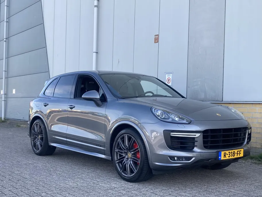 Porsche Cayenne 3.6 GTS 441 pk automaat Panoramadak - Alcantara Leder - Navigatie - Bose Audio - 21inch LM  - volledig onderhouden