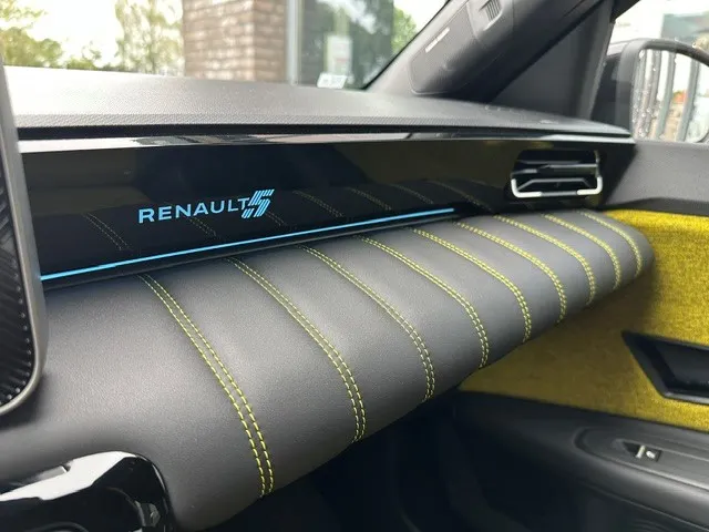 Renault 5 Comfort range iconic cinq 52 kWh | INCL. V2G LADER | WINTERPACK | CAMERA