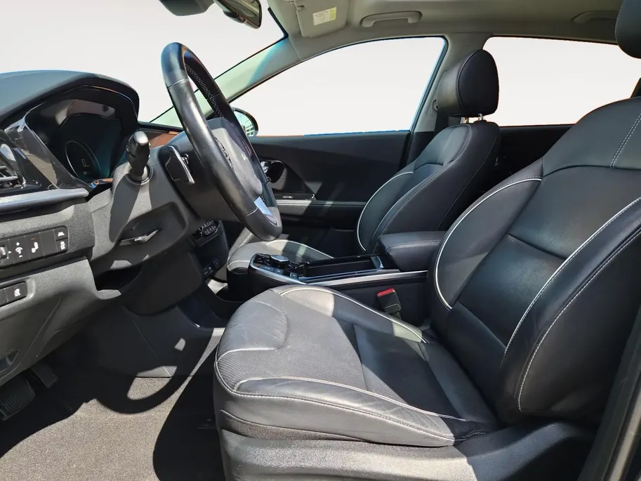 Kia e-Niro ExecutiveLine 64 kWh 1e Eigenaar | 3 Fase laden | Metallic lak | Trekhaak | Fabrieksgarantie 27-1-2029 + 3x 1 jaar* | NAP