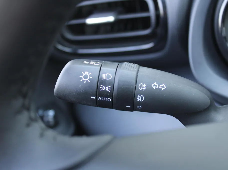 Mazda 2 Hybrid 1.5 Select | Trekhaak | Stuur-/stoelverwarming | Camera | HUD | Telefoonlader | Dodehoek detectie | Cruise adapt. | Clima | 16' LM |