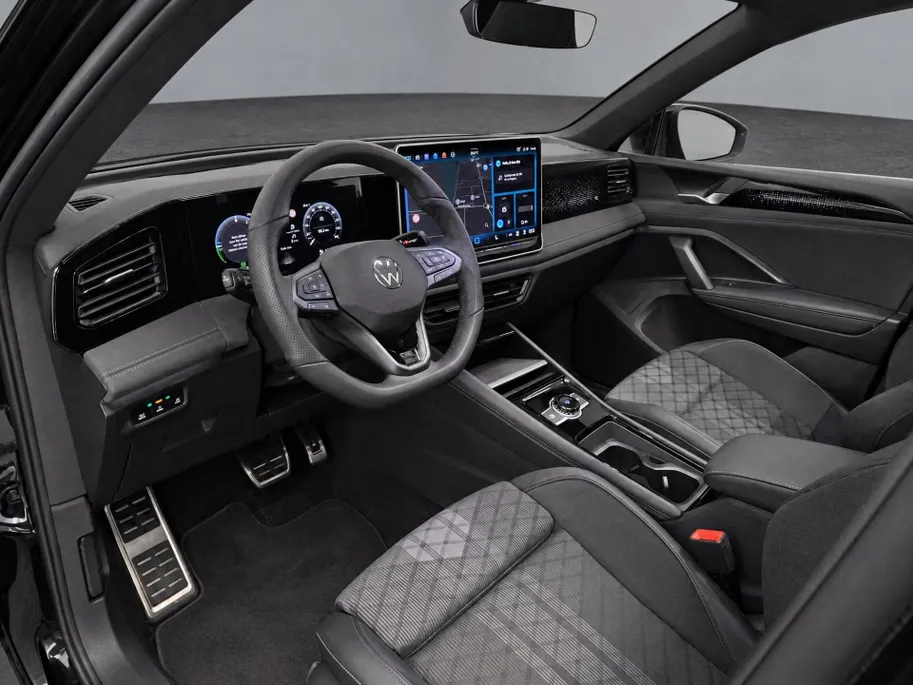 Volkswagen Tiguan 1.5 272pk DSG eHybrid R-Line Edition · Panoramadak · Wegklapbare Trekhaak · 360 Camera · Verwarmbare Voorruit · 20'' Inch · Garantie t/m 16-04-2030 of 100.000km
