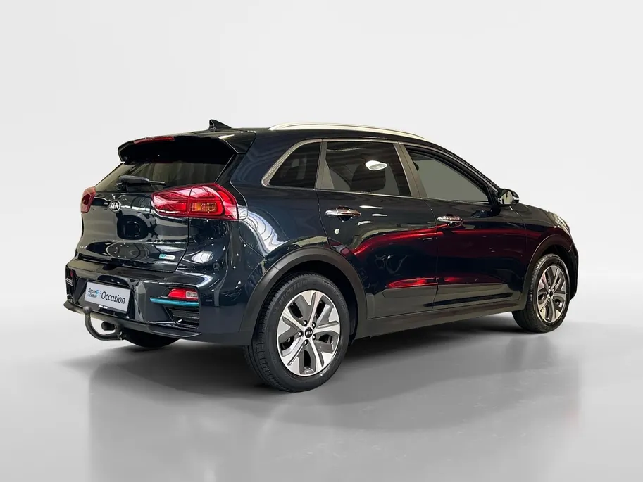 Kia e-Niro ExecutiveLine 64 kWh | Warmtepomp | Trekhaak Afneembaar + 13-Polige Stekker | Elektrisch verstelbare Voorstoelen | Bestuurdersstoel + Geheugen | Elektrisch Bedienbaar Schuif / Kanteldak | Stoelverwarming + Stoelkoeling | Stuurverwarming | JBL Geluidsinsta