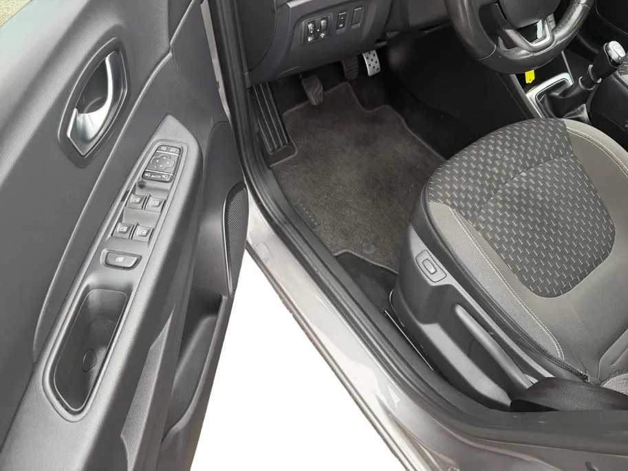 Renault Captur 1.3 TCe Intens | Camera | Parkeersensoren | Navigatie | Bluetooth | Cruise & Climate Control | All Season Banden | 12 Maanden BOVAG Garantie