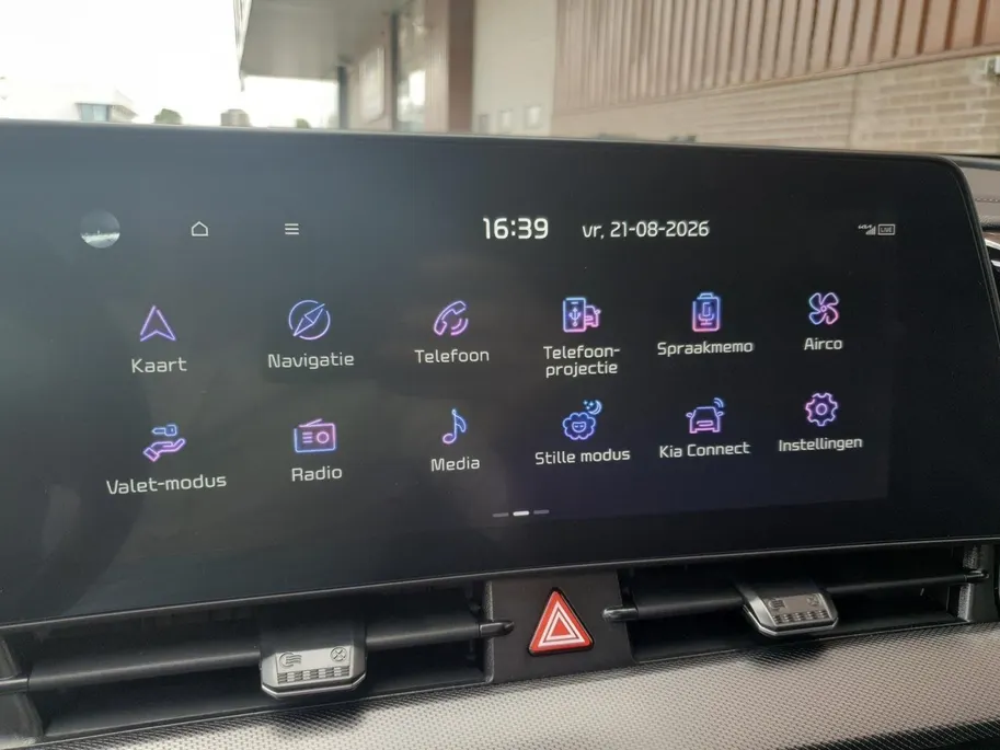 Kia Sportage 1.6T MHEV GT-Line | Stoel en stuurverwarming | Panorama schuifdak | Camera | Elektrisch bedienbare voorstoelen | Apple Carplay / Android Auto | Elektrische achterklep |