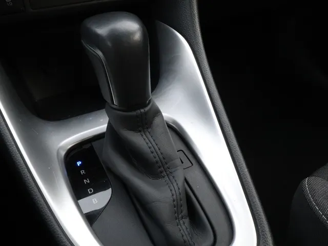 Toyota Yaris 1.5 Hybrid Dynamic Limited | Stoelverwarming | Parkeersensoren