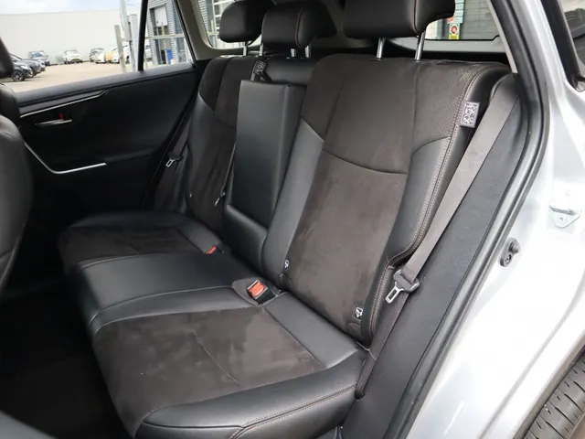 Toyota RAV4 2.5 Hybrid AWD Style | Trekhaak | PDC v/a | Stuur/stoel verwarm.