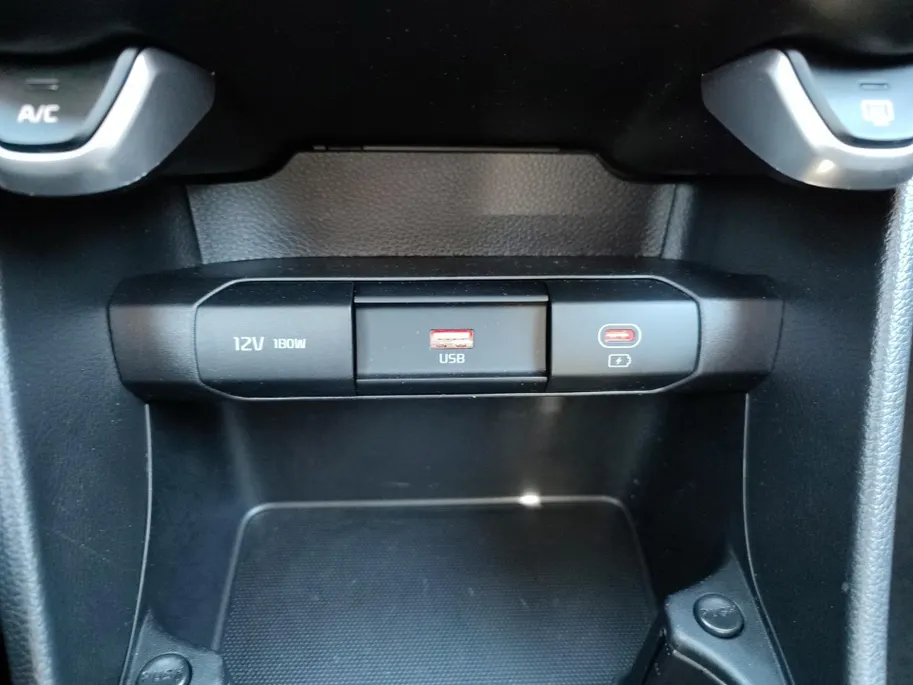 Kia Picanto 1.0 DPI DynamicPlusLine | Apple Carplay / Android Auto | Navigatiesysteem | Lichtsensor | Parkeersensoren + Camera Achter | Cruise Control | Rijstrooksensor + Correctie | 14' Lichtmetalen velgen