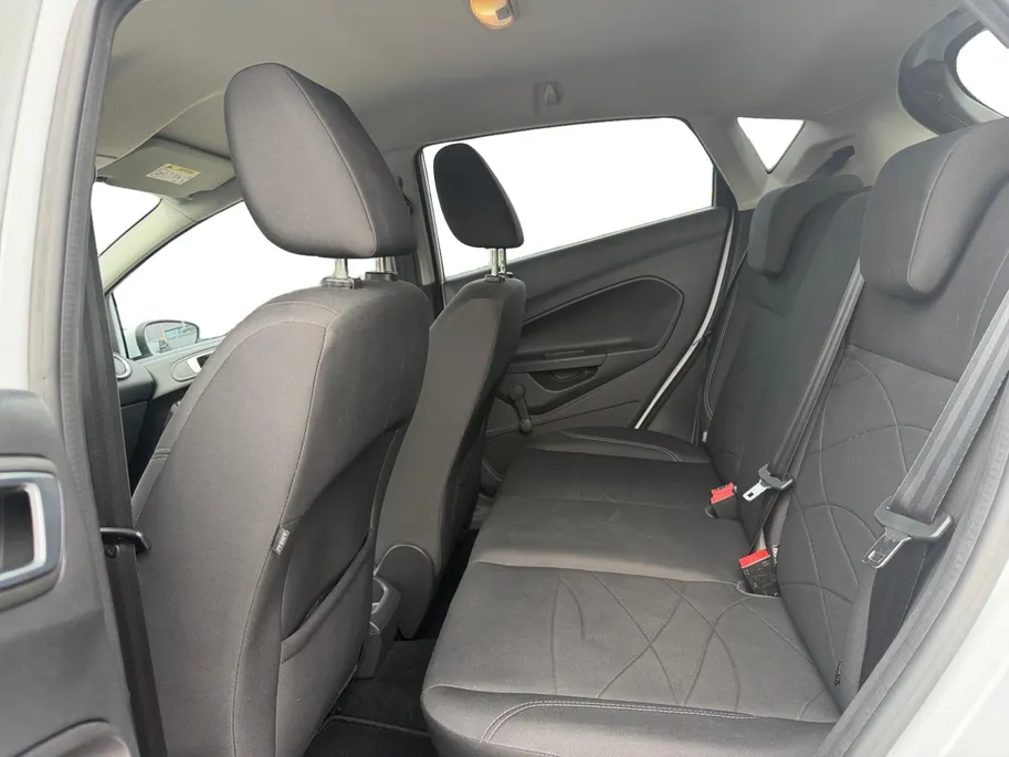Ford Fiesta 1.0 Style Ultimate | Dealer onderhouden | NL auto | Navigatie | Parkeersensoren voor en achter | Achteruitrijcamera | 15' lichtmetalen velgen | Airco | Cruise control | Bluetooth | Privacy glas | Bovag garantie |