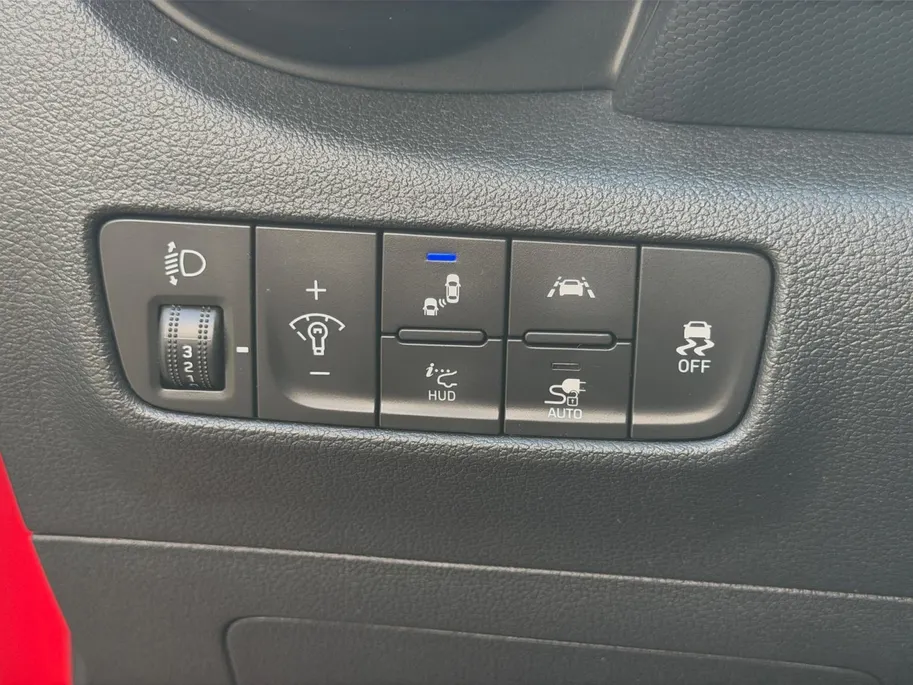 Hyundai Kona EV Fashion 64 kWh 204PK | Warmtepomp | SOH 100 % | Navigatie | Apple Carplay & Android Auto | Adaptive cruise control | Climate control | Head-up display | Parkeersensoren achter | Trekhaak |