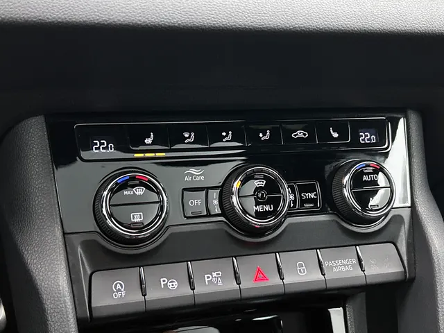 Škoda Karoq 1.5 TSI ACT Sportline Business | PANORAMADAK | 360 CAMERA | WINTERPACK | KEYLESS | NAVI | ELEKTR. ACHTERKLEP