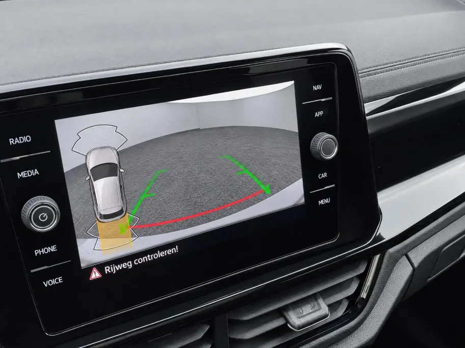 Volkswagen T-Roc 1.5TSI/150PK R-Line Black Style · Panoramadak · Apple/Android Car Play · Navigatie · Camera · Stoelverwarming · Garantie t/m 14-07-2027