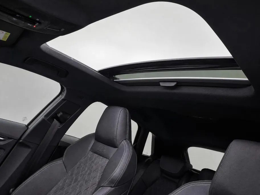 Audi A3 Sportback 45 TFSI e S edition Competition Panoramadak · SONOS Sound System · 19'' lichtmetalen velgen · Sportstoelen alcantara · MEGA Sale
