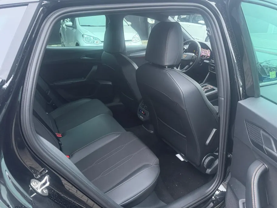 CUPRA Leon 1.5 TSI e-Hybrid Business | Automaat | BTW | Camera | Stoel/Stuurverwarming | Adaptief Cruise Control | Dodehoek Detectie | Climate Control | DAB | Navigatie | Full Led | Keyless